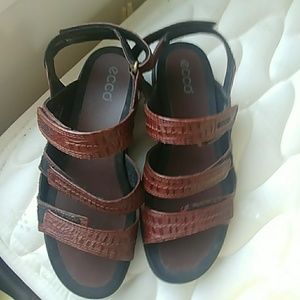 Ecco brown sandles never worn